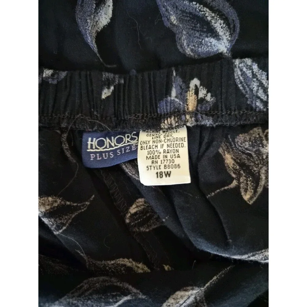 Size 18W Women's Honors Plus Size Vintage 90s Black Blue Floral A-Line Skirt